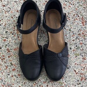 Clarks Women's Black Textured Flats